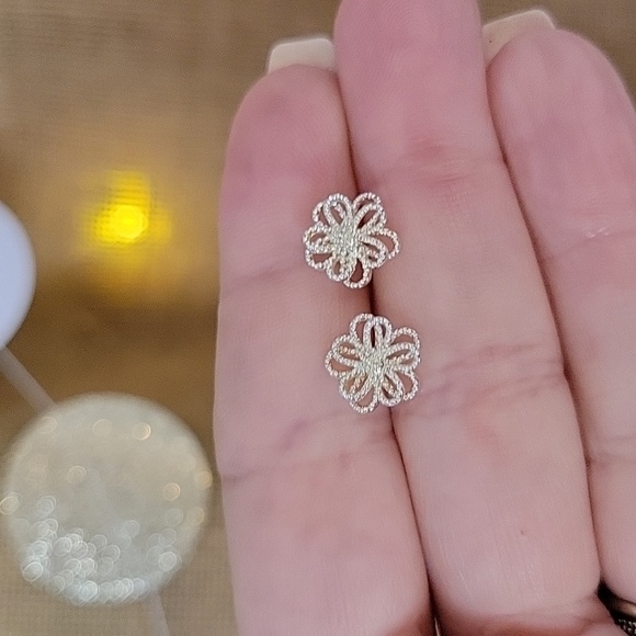 Boden Jewelry - LOOP BLOSSOM STUD EARRINGS